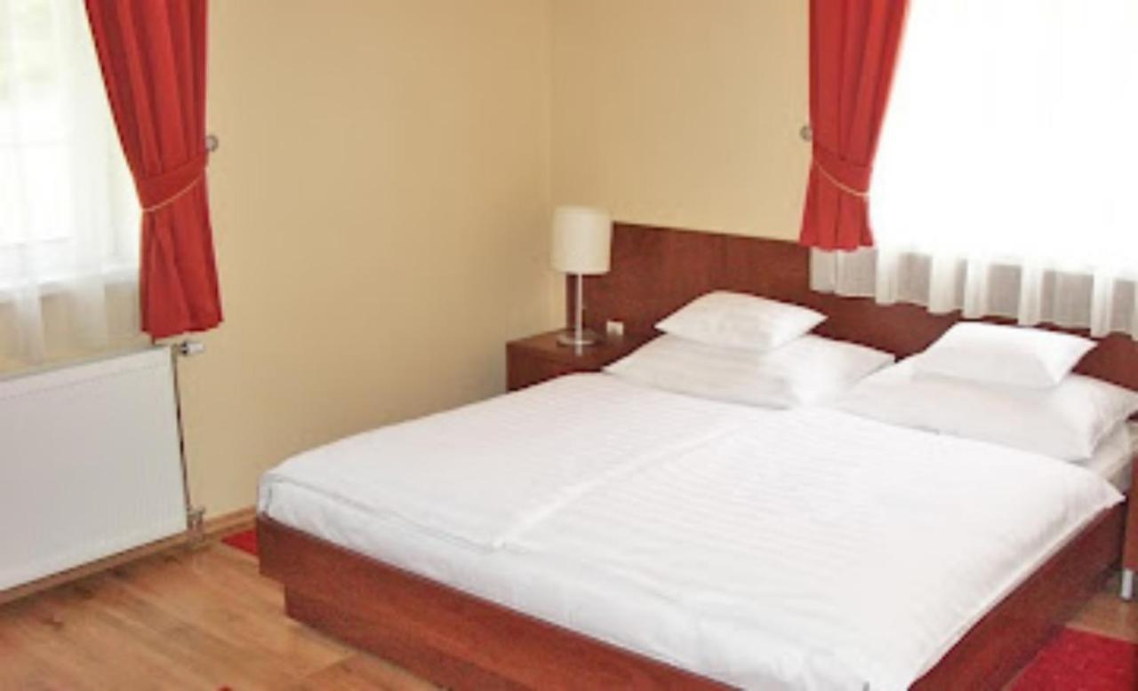 Staff House Bed and Breakfast Nyíregyháza Eksteriør billede
