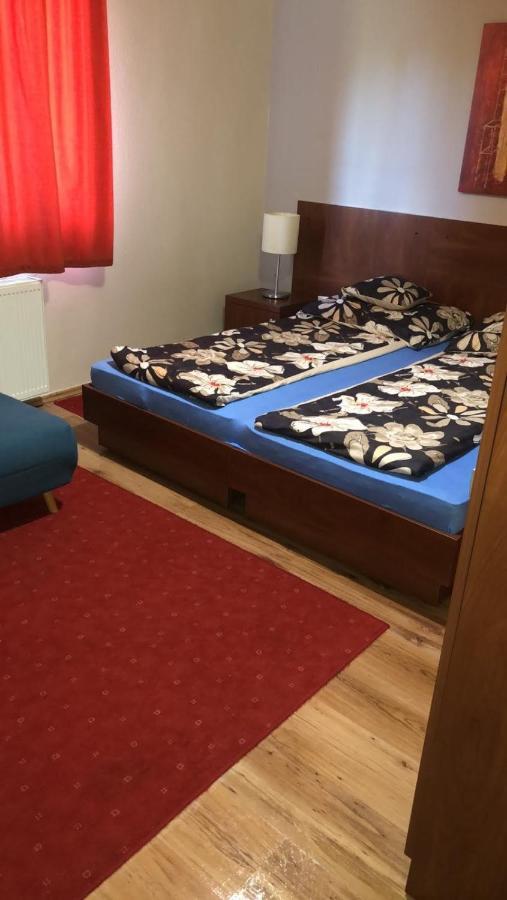 Staff House Bed and Breakfast Nyíregyháza Eksteriør billede