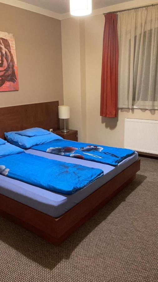 Staff House Bed and Breakfast Nyíregyháza Eksteriør billede