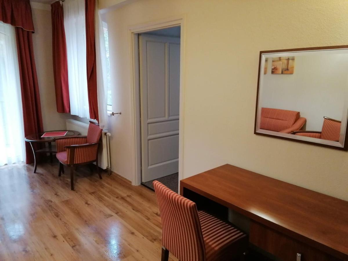 Staff House Bed and Breakfast Nyíregyháza Eksteriør billede